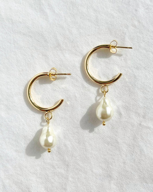 THE MINI PEARL HOOPS